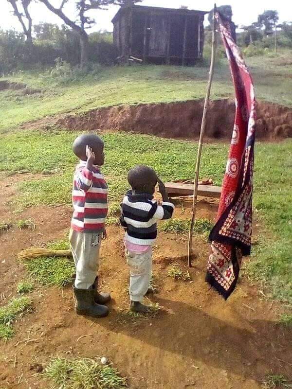 leevensvilme's tweet photo. Men sa m sot li yon kote: 👇🏽
Lè drapo peyi w pa ka ba w manje, ou oblije moute drapo manman w. https://t.co/a8fgF1pztw