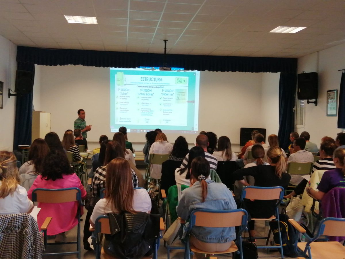 CepVillamartin's tweet photo. #FormacionSierradeCadiz Comenzamos formación  con Ismael Robles Sánchez para profundizar en #LOMLOE y #situacionesdeaprendizaje Compañerxs de Ceip José Arenas , Ceip Manuel Portales, CEIP Virgen del Carmen e IES Fuente Grande con muchas ganas de aprender @EducaAnd @FormacProfAnd https://t.co/JCIvUz3d0I