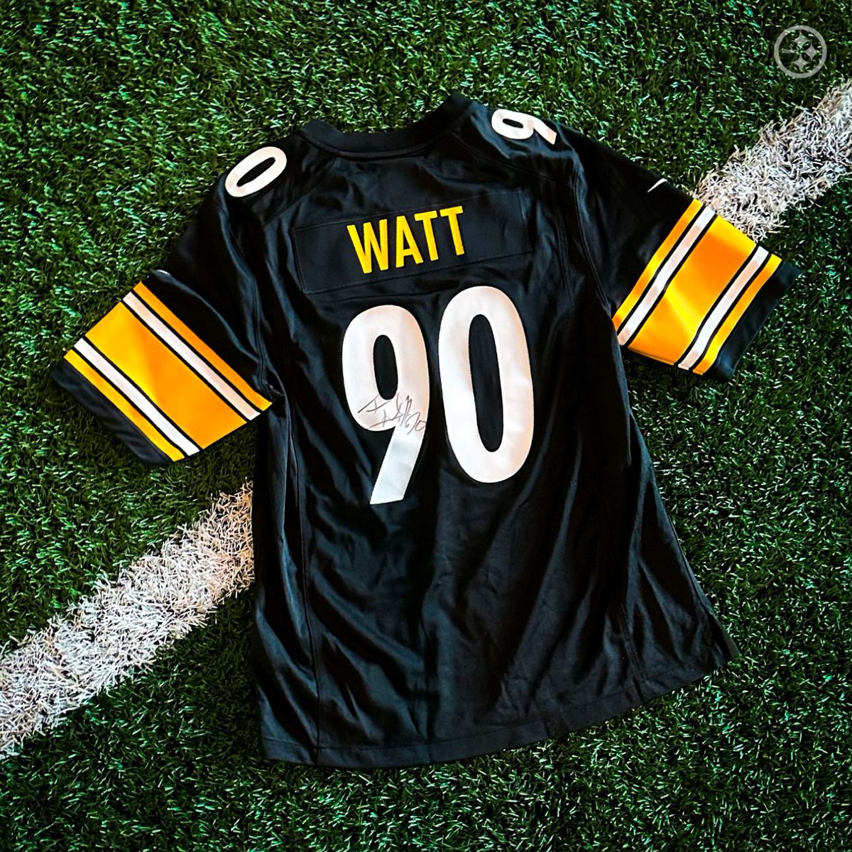 Wrapping up #412Day with a signed @_TJWatt jersey 🙌 RT if you want it ‼️