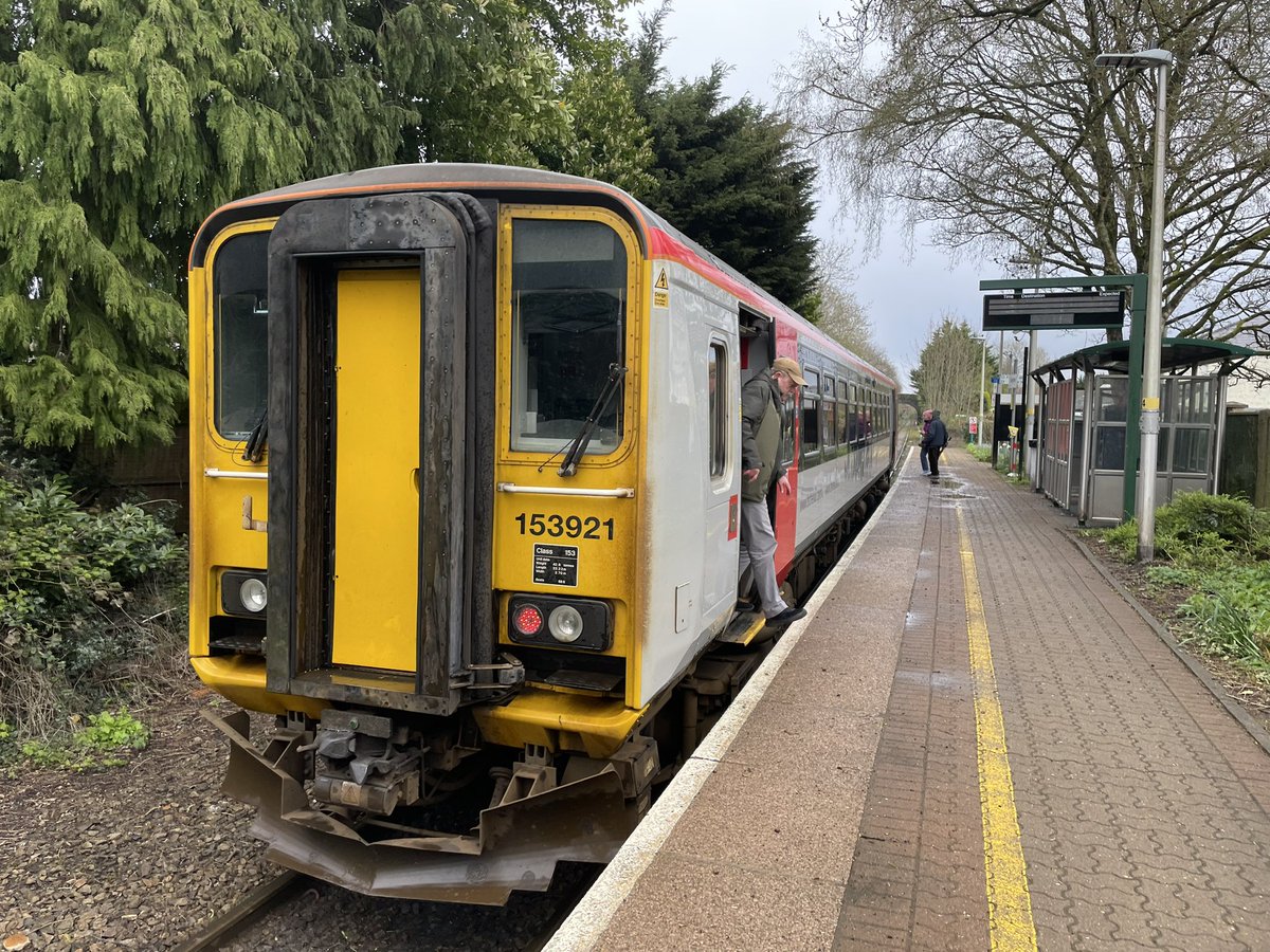 Alx400_lover's tweet photo. Here we have 153921 resting at Coryton awaiting her next duty on the 15:45 to Radyr. Got to admit I have a very soft spot for the little 153s they are fabulous wee units ๐ฅฐ. #class153 #sprintertrain #TFW @tfwrail https://t.co/1Kd2EFA6nF