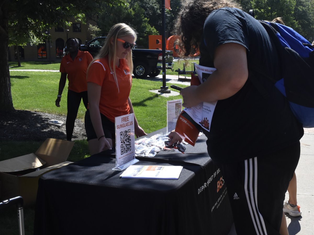 BGSURecWell's tweet photo. Happy Student Employee Appreciation Week to our Marketing staff! Thank you for creating flyers, handouts, and all of the materials that we use to let everyone know about all the great things happening in RecWell! Thank you marketing team for all that you do! #RecYeah https://t.co/FMqKZ3DwrP