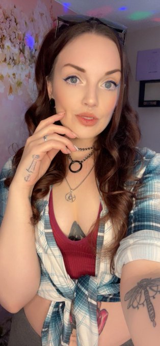 OUF I&rsquo;m going on a date. Without you !!😘 send $$ so I notice you &amp; ignore hehe Findom sub softdom https://t<a href="/tag/mvsales"class="tags"><span>#mvsales</span></a>