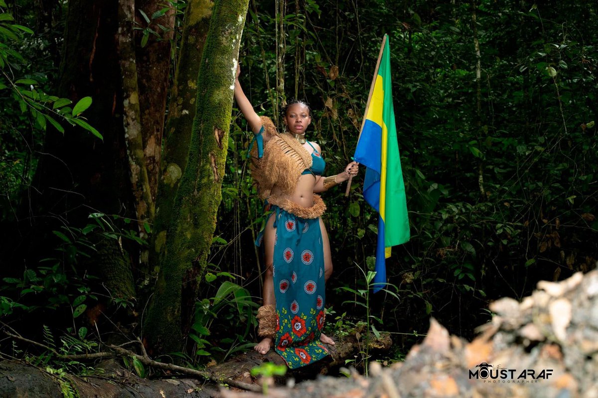 loangoze's tweet photo. Mercredi #Loangozé

Comme tous les mercredis, c’est la journée consacrée aux arts et cultures du Gabon. On diffuse et on consomme gabonais dans tous les domaines. 

@espoirlatigress partage avec vous #MA_BISS. Le clip est là 👉🏾 https://t.co/2YOC2XwzPn

📸 Moustaraf Photos Vidéo https://t.co/HW8GS2uqie