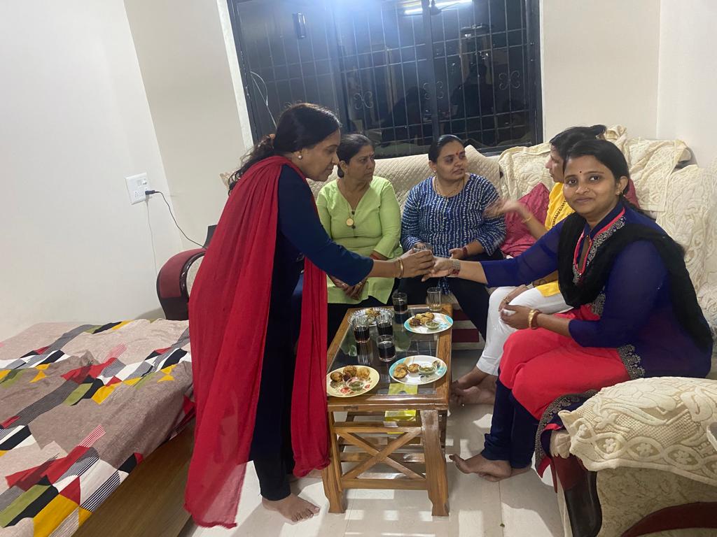 DiuDnh's tweet photo. #न्याय_सप्ताह के अंतर्गत सामाजिक समरस्ता कार्यक्रम के तहत #महिलामोर्चा प्रदेश सह कोषाध्यक्ष तृप्ति पटेल ने अपने घर पर महिलामोर्चा पदाधिकारी एवं अनुसूचित जाति की महिलाओं को आमंत्रित करके उन्हें भोजन करवाया। #samrastann
@JPNadda @blsanthosh @VanathiBJP @BJPVinodSonkar https://t.co/ZdoRxnPI4s