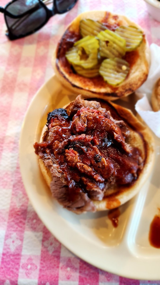 mexinaco14's tweet photo. L U N C H . . . #Samsung #GalaxyS22Ultra #FoodMode #withGalaxy #ShotOnSnapdragon #LonestarBBQ #BrisketSandwich @SamsungMobileUS @Snapdragon @SamsungMobile https://t.co/C4MqntV1lK