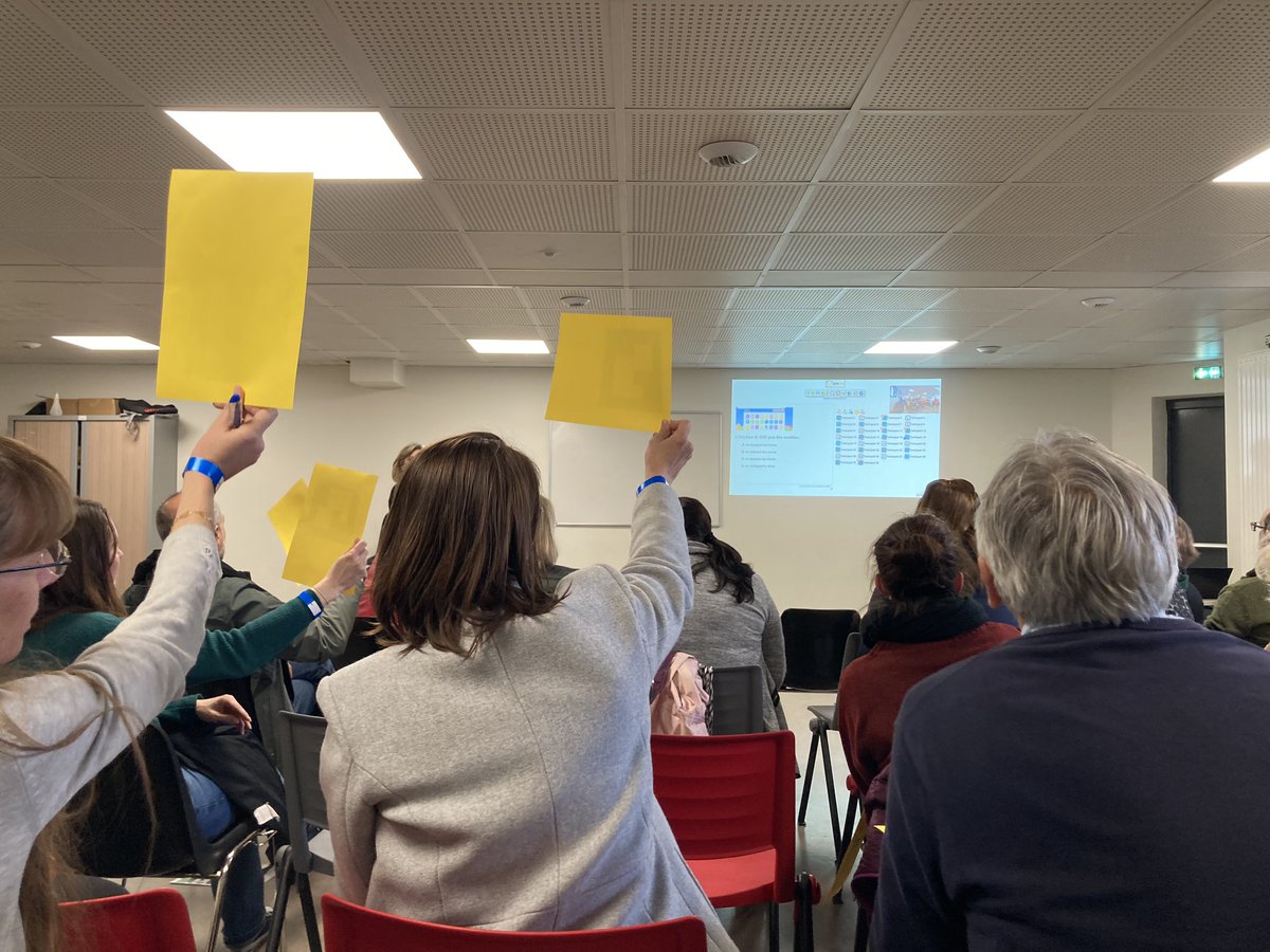 DSDEN_Aisne's tweet photo. Clôture du salon numérique 2023 de Château Thierry, merci à @canope_02 @reseau_canope des ateliers participatifs organisés par les ERUN, des stands où les enseignants ont trouvé des réponses pédagogiques Le TNE continue @VandardOlivier @SGPI_avenir @BanqueDesTerr @MullerRaphal4 https://t.co/IWzshcpRTt