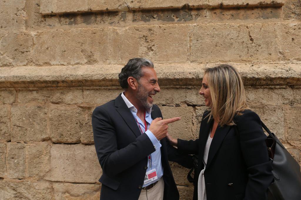 marifrangr's tweet photo. Qué bonito compartirlo con @pedroelgranain0, @manuellombo y @Rocio_DiazJ 💙

El #ParlamentoAND aprueba la Ley Andaluza del Flamenco, 
primera norma dedicada a este arte en la historia de nuestra comunidad. https://t.co/vWeSxtRuMi
