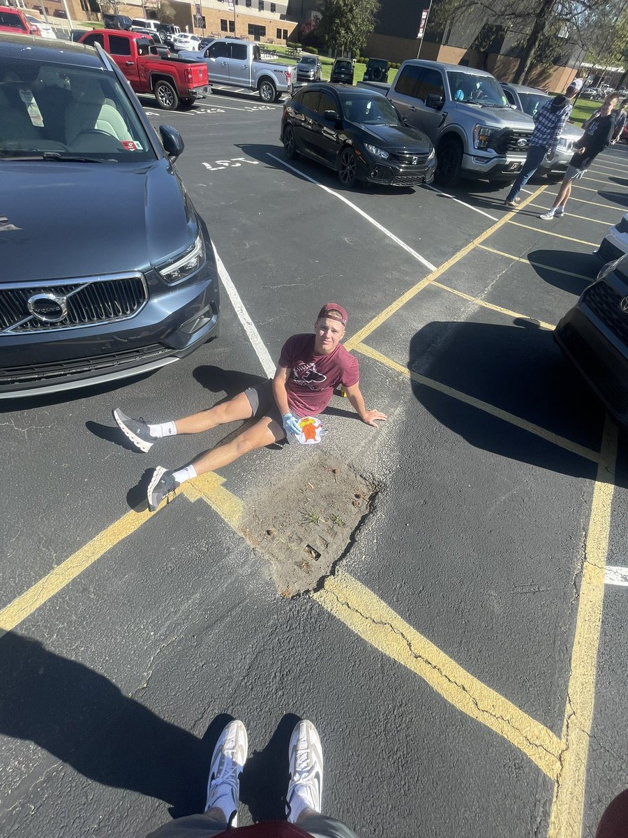 SalyersCarson's tweet photo. Flat Lorax says hello. ๐๐ผ #ScottBio #FLATLORAX #EarthDay2023 @BioTeachKS https://t.co/ayWOLiEtrh