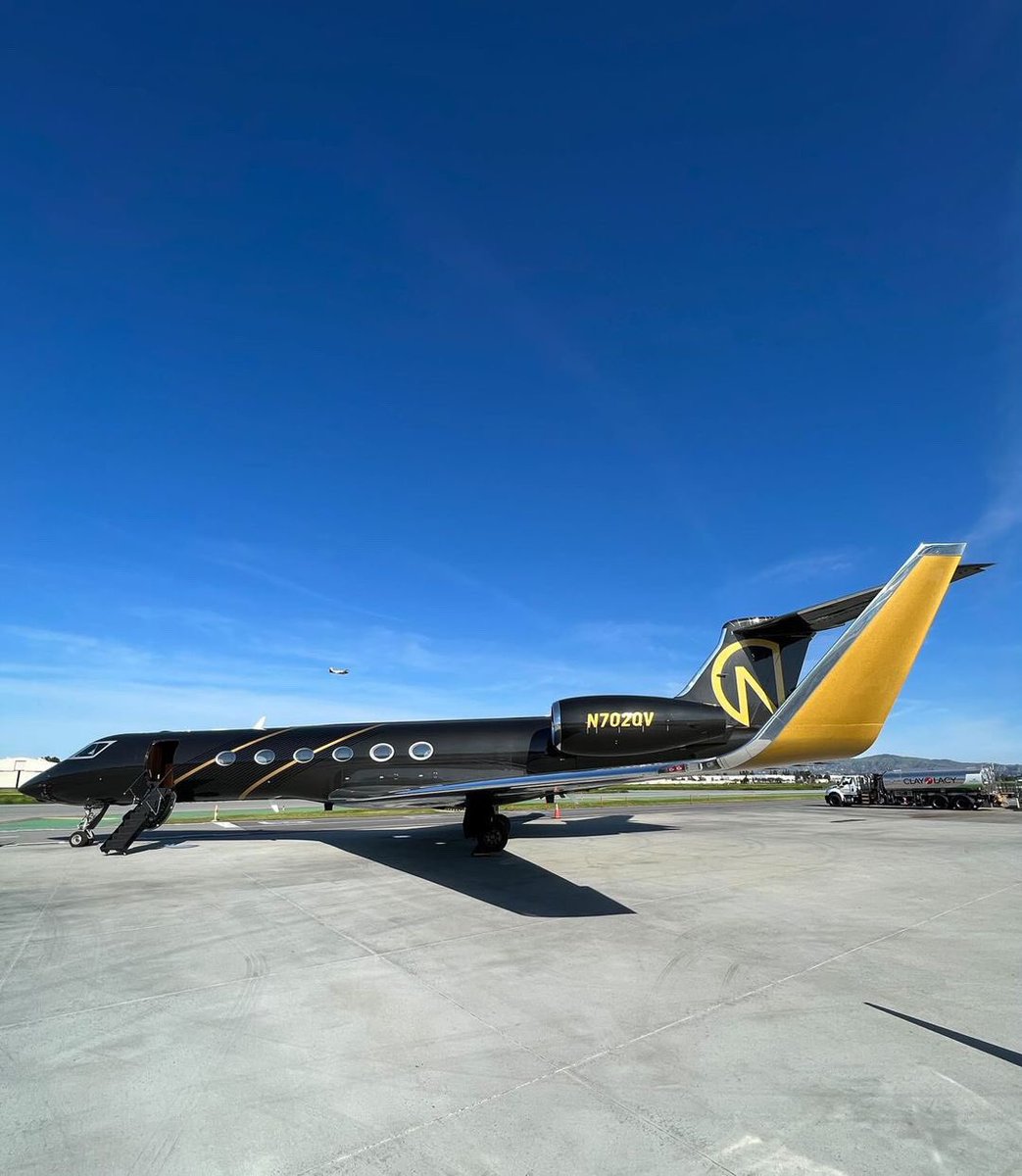 Just a beautiful day with one of our black Gulfstreams 🖤 Gulfstream GV #wingtipwednesday