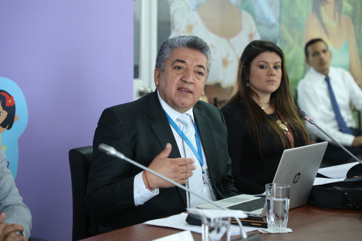 AsambleaEcuador's tweet photo. En la @ComisionNinezAN, el asambleísta @EckennerR propone agregar un artículo en el #CONNA que va en beneficio y protección a los niños y niñas, relacionado con la obligación parental. https://t.co/6dY9sYbJdQ