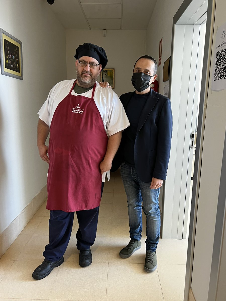 pedroapadilla's tweet photo. Hoy hemos tenido que decir adiós a nuestro querido Juan José Guerrero tras la finalización de sus prácticas de Cocina. Ha sido un compañero excepcional. https://t.co/D0C2XKfJZL