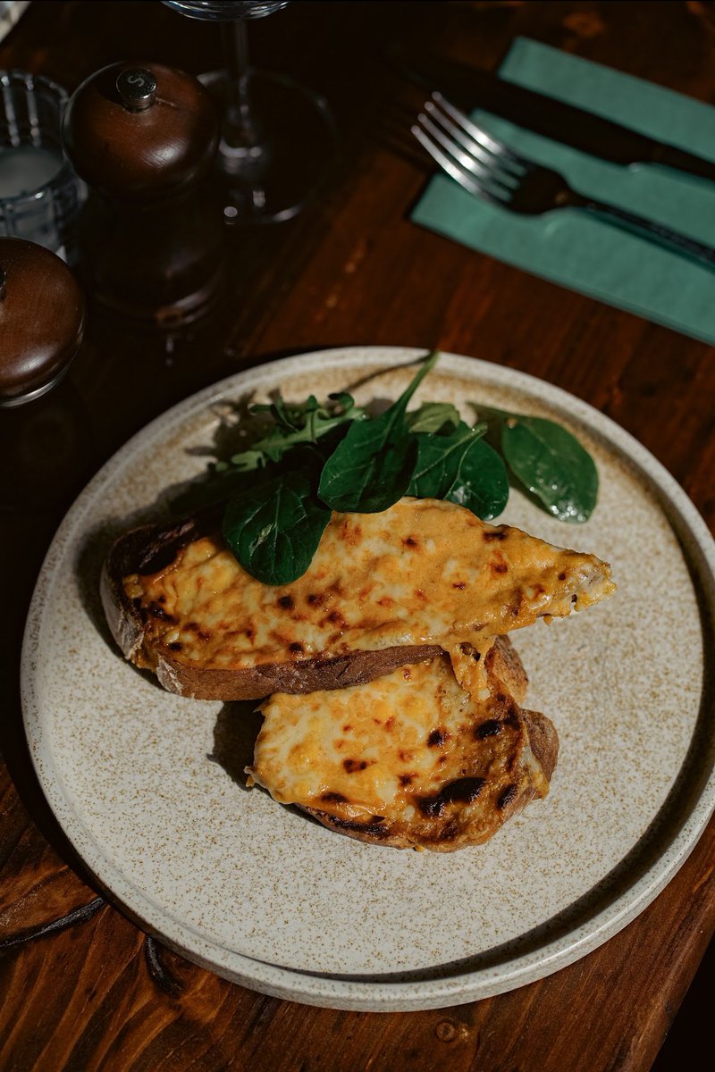 Have you tried this utterly delicious crab rarebit yet? 🦀 😋 

#youngspubs #togetheratyoungs #springhassprung @YoungsPubs