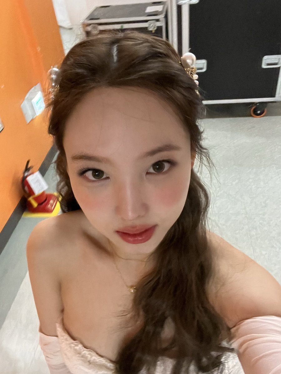 inybbl's tweet photo. 🧸💬 [10:35PM KST]

“It’s really been a long time” https://t.co/EgYnbQbmSM