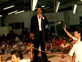 KUL İSYANKÂR OLMAZ MI, HER GÜN FERYAT ETMEKTEN
HAYATIMI TÜKETTİM, GİDENE GEL DEMEKTEN

#hakkıbulut