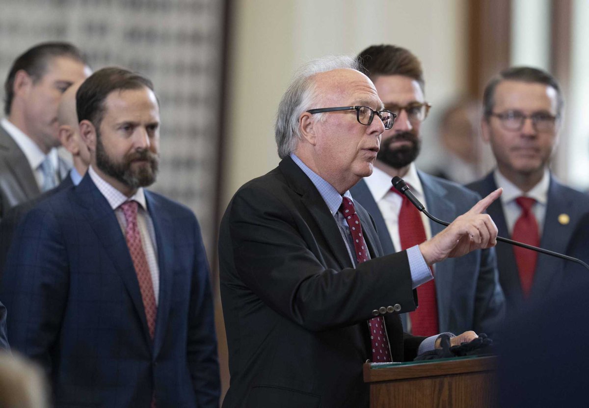 Tomlinson: New tax breaks for corporations bad news for Texas dlvr.it/SmN4dr