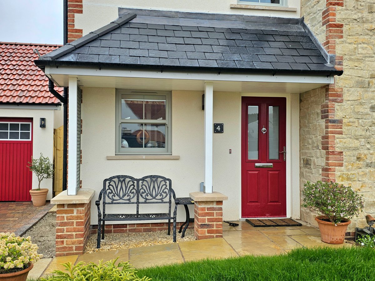 HalsallConstruc's tweet image. Take a sneak peak at our site Holden Gardens, Wedmore with windows offering lots of natural light, open plan design, &amp;amp; natural wooden ceiling beams 😍 Keep your eyes peeled for completion pics &amp;amp; details soon! 🏡
#NewBuildHomes #LuxuryHomes #ConstructionIndustry #IndustryLeaders