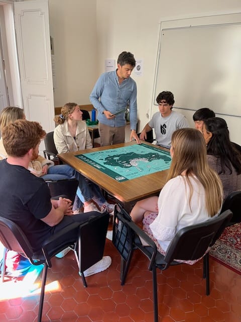 SMILO_org's tweet photo. 💙 La semaine dernière, nous étions présents à l’@IAUFrance pour animer notre Serious Game aux étudiants américains.

Ce jeu développé par SMILO et le @littoral_cdl permet de découvrir notre processus de labellisation d’une manière simplifiée et ludique 💙
https://t.co/ZKuoUSSnXz https://t.co/2zVs3YsD1a