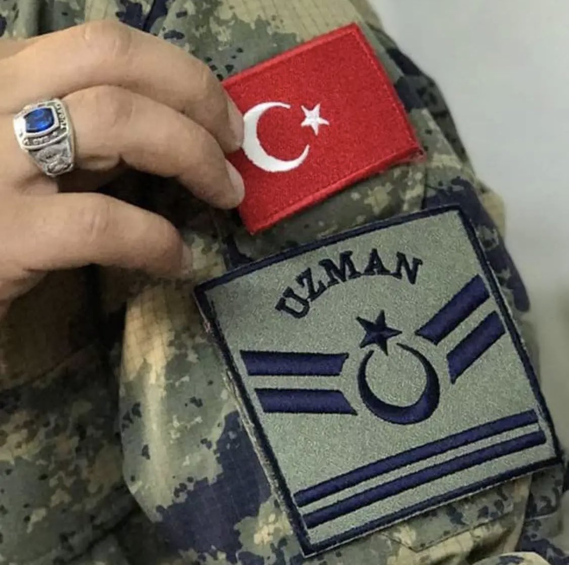 GlcnOrhan571's tweet photo. Milletin Aslanları Onlar.
Yiğit Uzman Çavuşlar Mesleki Endişe Duymadan Kamuda Kalma Garantisi İhtiva Eden Kanun İle Yarınlarına ve Geleceklerine Garanti Gözüyle Bakmak İstiyorlar.
@RTErdogan 
@dbdevletbahceli 
@dijital 
 #ReisSözleşmeUzmÇvşaDert

 #ReisSözleşmeUzmÇvşaDert https://t.co/ilPyMX1SCc