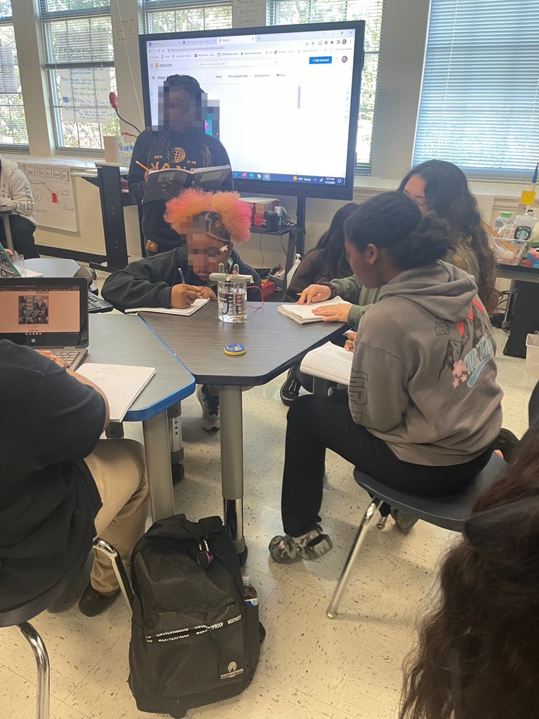 mrivas_STEM's tweet photo. Wrapping up our ✈️ flight and space 🚀 unit with MS Ss @THeightsTAG . We had a lab to explore and examine how electrolysis of water and is he sabatier system are used as part of spacecraft’s environmental control system. https://t.co/jzCuKiEGiq