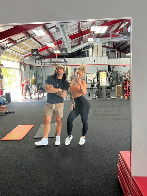 Me at the gym: thinking I played my trainer   Reality: I played myself   ~Complete Fitness~ https://t<a href="/tag/newmexico"class="tags"><span>#newmexico</span></a><a href="/tag/whitesands"class="tags"><span>#whitesands</span></a>