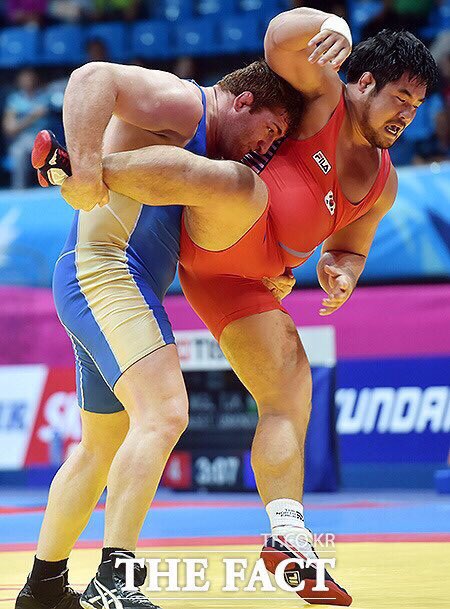 MachoDebu's tweet photo. 趣味はスポーツ観戦です。 https://t.co/c4PLIKQekT