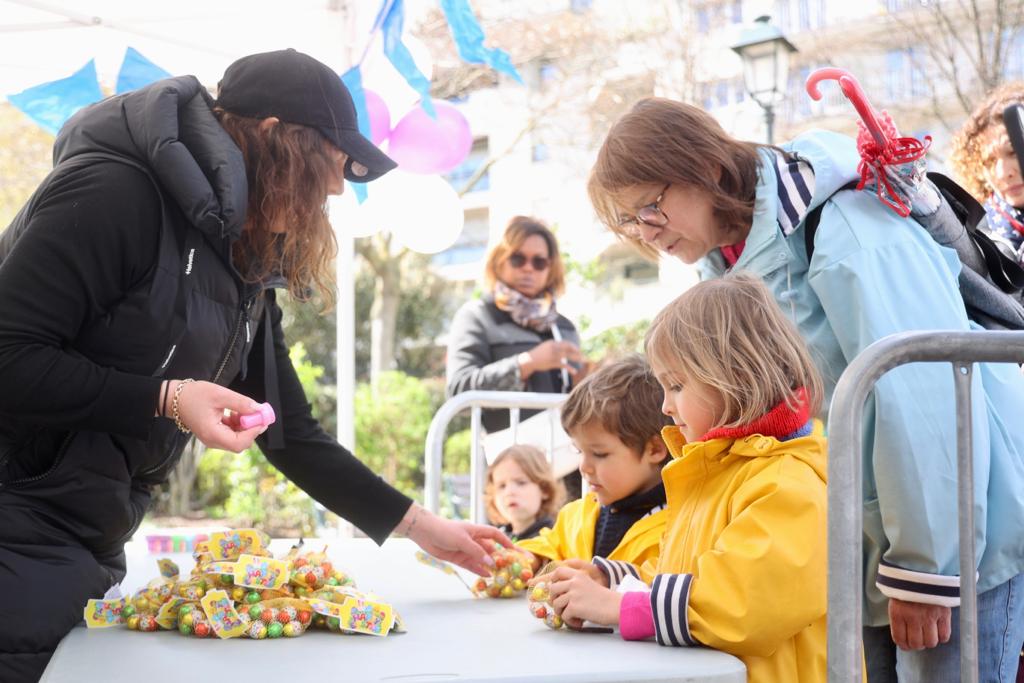 saintmande's tweet photo. 🥚🐰 🧺Grand succès pour la chasse aux oeufs dans le jardin Alexandra David-Neel cet après-midi !
Le Maire, @JulienWeil était heureux d'accueilir les nombreux enfants pour ce rendez-vous festif.
🌞 Même le soleil était de la fête ! Une belle journée à #saintmande. https://t.co/ZQ5SAi63sf