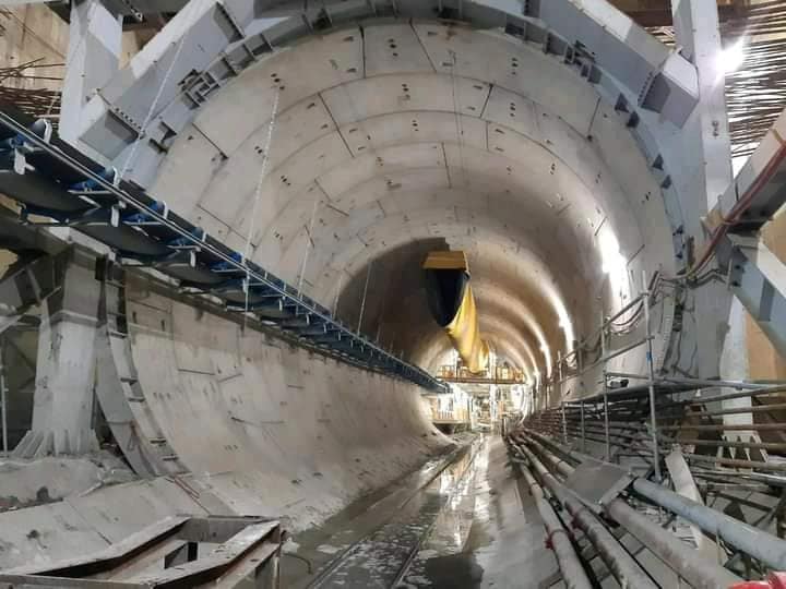 TheAlgiersPost's tweet photo. 🇩🇿| Le chantier d'extension du métro d'#Alger vers l'aéroport international Houari Boumediene avance à bon rythme. Les travaux de génie civil, réalisés par #Cosider, devraient être achevés d'ici mars 2024. #Algérie https://t.co/dVpCHG9tCp