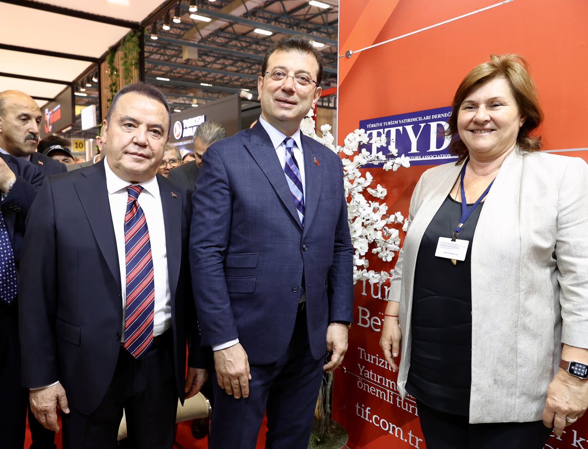 BocekMuhittin's tweet photo. 13. Cumhurbaşkanı Yardımcısı adayımız Ekrem İmamoğlu (@ekrem_imamoglu) ile dünyanın en önemli turizm fuarlarından Emitt'te stantları ziyaret ettik. https://t.co/SuOFWRJ4nH