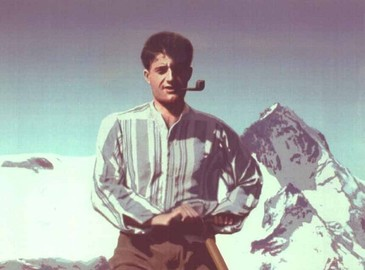 Thewarning9's tweet photo. "The higher we go,
the better we shall hear
the voice of Christ."
Blessed Pier Giorgio Frassati https://t.co/R9OtmgGX62