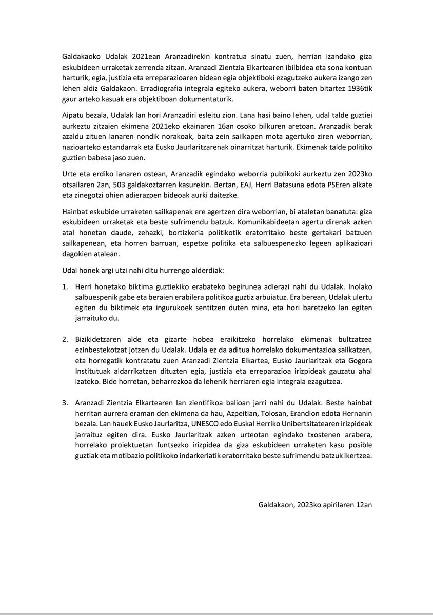 iharriandiaga's tweet photo. Elkarbizitzaren alde lanean jarraituko dugu, hori baita gure ardura. Sortu den polemikaren harira, hurrengoa adierazi nahi dut:

Seguiremos trabajando por la convivencia, ya que es nuestra responsabilidad. A raíz de la polémica generada, quiero transmitir lo siguiente: https://t.co/DNHc8TkfxB
