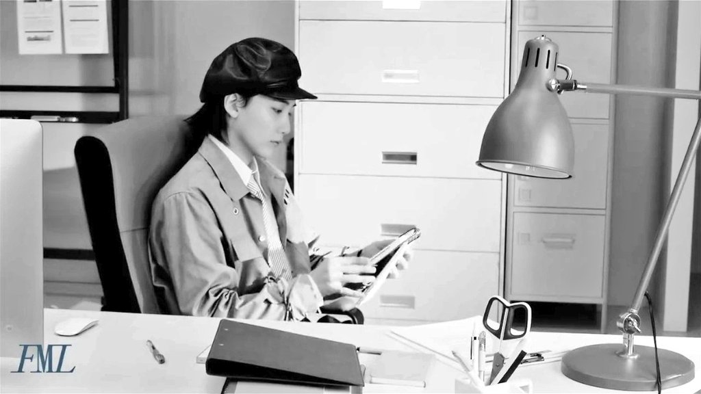 miwon17_'s tweet photo. Wait so this theory is indeed right!!!!
Each pic in their 1st photo of FML announcement is the 3 version concept.
1st the dark water
2nd office
3rd gonna be Boxing..WWE...fight for my life ??? https://t.co/WrIiNVmfjc