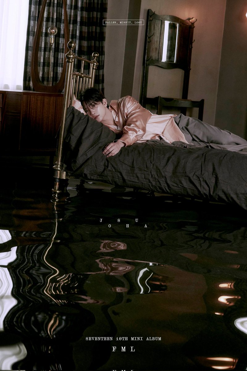 miwon17_'s tweet photo. Wait so this theory is indeed right!!!!
Each pic in their 1st photo of FML announcement is the 3 version concept.
1st the dark water
2nd office
3rd gonna be Boxing..WWE...fight for my life ??? https://t.co/WrIiNVmfjc