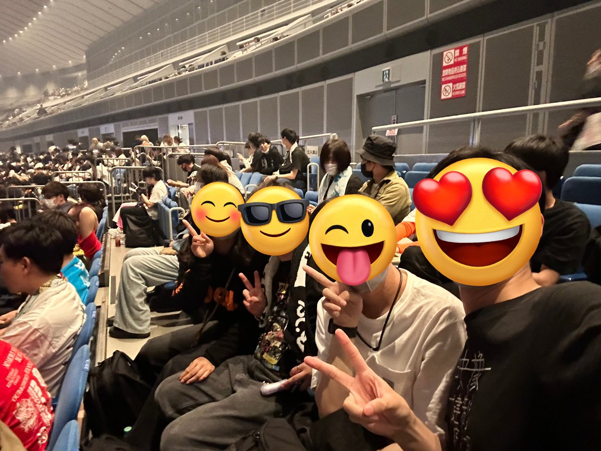 BiSHTakuTaku's tweet photo. UVERとの対バン楽しかった〜✨✨
タクヤのジャイキラは最高だったわ😊
キンブレ初お披露目出来たしやっぱりライブ楽しいね✨
#BiSH対バン #UVERBiSH https://t.co/ROeI41GNUu
