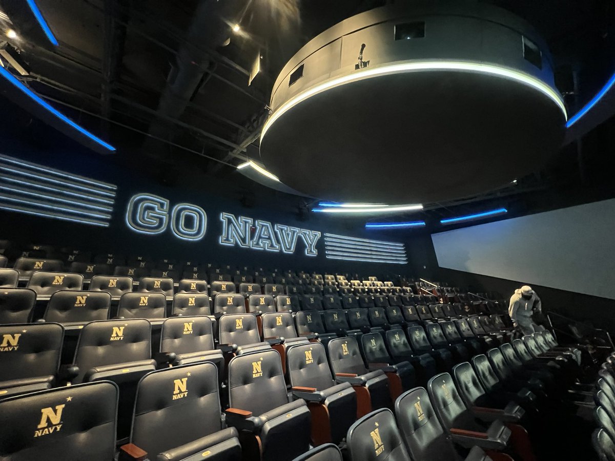 Had a blast at Navy! Thanks for having me out in Annapolis! #GoNavy <a href="/CoachLaurendine/">Tommy Laurendine</a> <a href="/_CoachNew/">🇺🇸 Brian Newberry ⚓️</a> <a href="/GreenRB21/">R.B. Green</a> <a href="/DannyPayneNavy/">Danny Payne</a> <a href="/NavyFBrecruit/">Navy Football Recruiting</a> <a href="/CheHendrix/">Che Hendrix</a> <a href="/cleroy3/">Coach Calvin</a> <a href="/210Preps/">CountdownCityPreps</a>