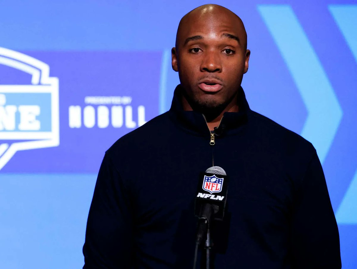 barstoolsports's tweet photo. The Texans Are Reportedly Not A Lock To Take A QB With The No. 2 Pick, Which Could Throw The Draft For One Hell Of A Loop https://t.co/bVaFilY59G https://t.co/HzYWuYDUiT
