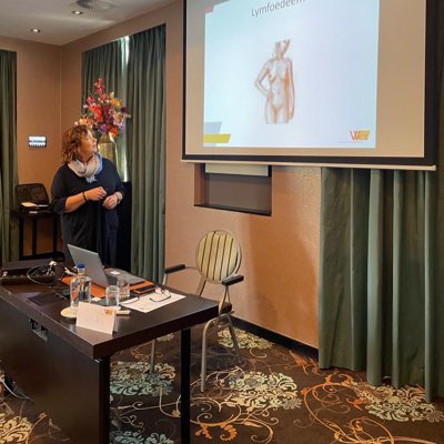 CompressieZorg's tweet photo. Na 35 jaar als bandagist te hebben gewerkt maak ik nu een volgende stap. Mijn kennis en ervaring wil ik graag delen met zorgprofessionals die te maken hebben compressiezorg. Kijk voor de mogelijkheden op https://t.co/Y7hwEIpQfe. https://t.co/Zgg3luiwUu