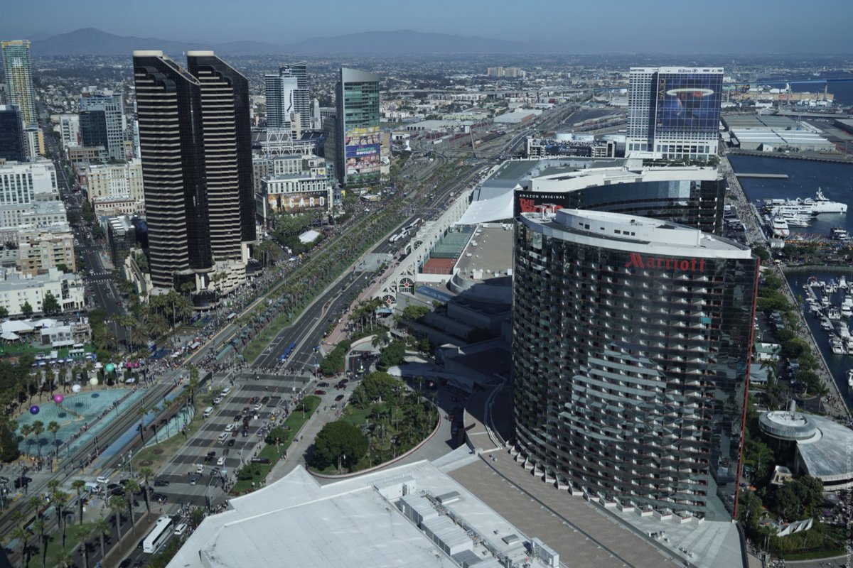 waywardnerd's tweet image. The General Hotel Sale opens today for #SDCC with a lottery system. You do have options and we break it down for you. waywardnerd.com/hotel-apocalyp…