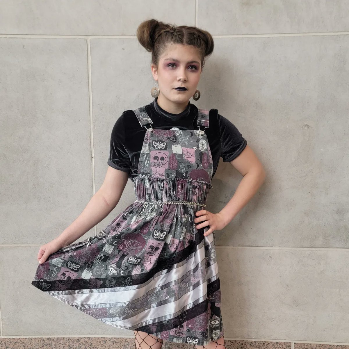altrn8v_'s tweet photo. Jumper Ribbon Dress - Size small; skirt length: 23"; Waist: 28" to 43" ; chest cover width 9" at the top and 12" at the base.
•
Highest bid at: $85
•
(Place bids in comments) https://t.co/Et199UMWKb