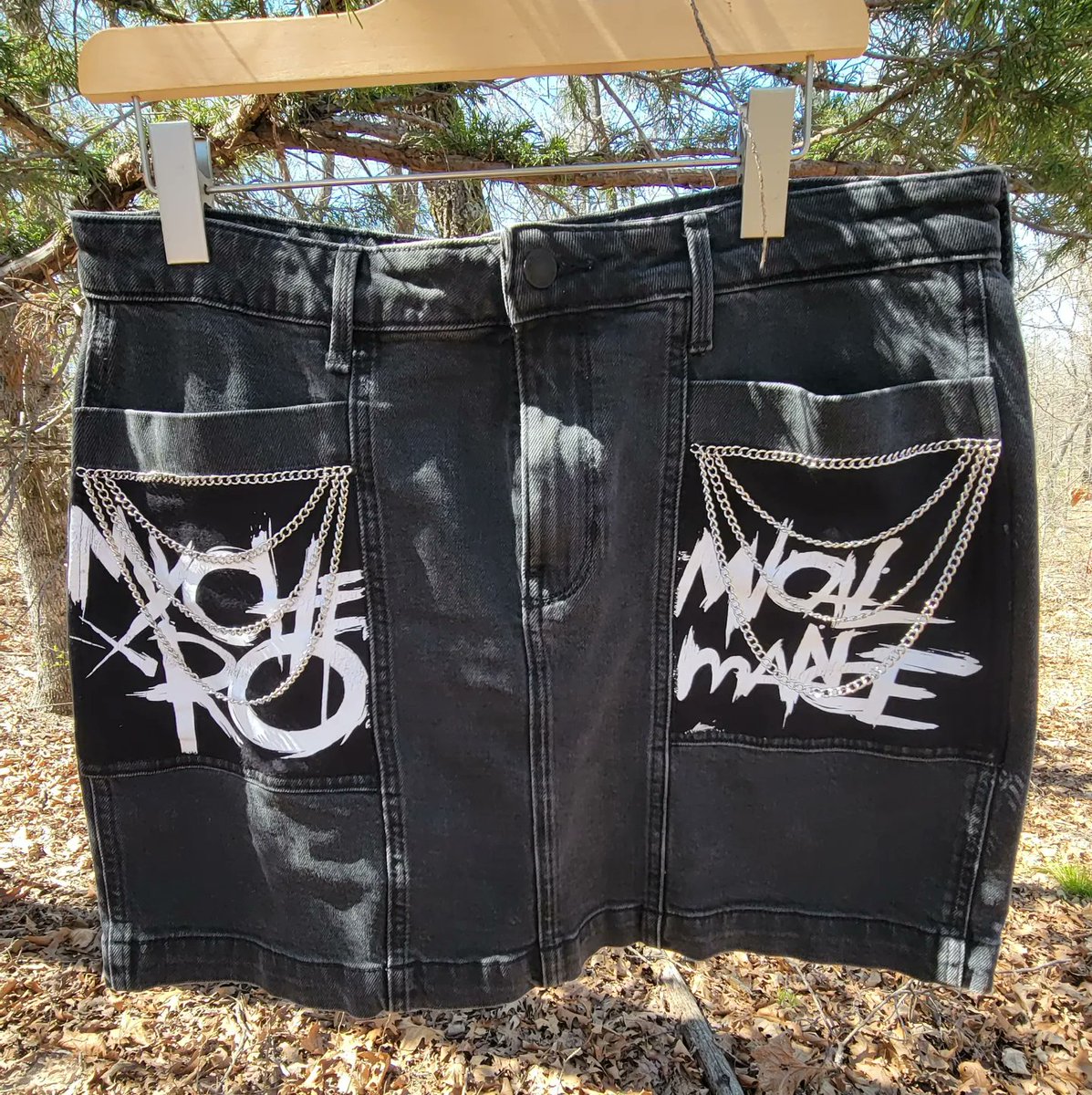altrn8v_'s tweet photo. MCR custom denim skirt- Size 12 skirt
•
Highest bid at: $60
•
(Place bids in comments) https://t.co/DTyYhqu3Wc