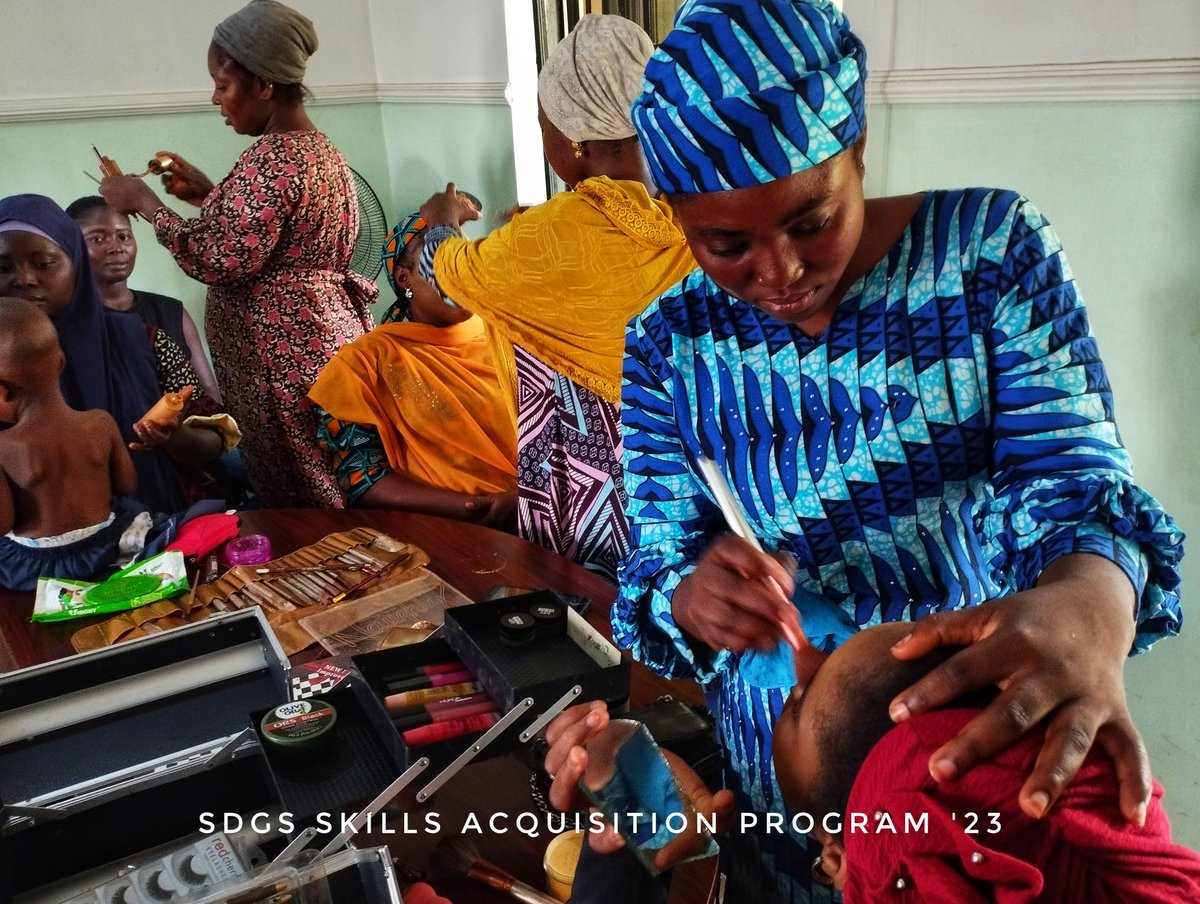 NasarawaSDGs's tweet photo. The best empowerment we can give to our youthful generation is knowledge and skills.

Photo : Make-up Class at SDGs Office, Lafia. 

#SDGsSkills #Goal8 #NigeriaSDGs https://t.co/iF0mH1lccR
