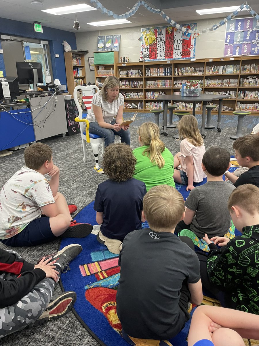 #InMarauderCountry we love listening to our librarian, Mrs. Buza, read aloud! #PeaceLoveParsons #ParsonsPirates