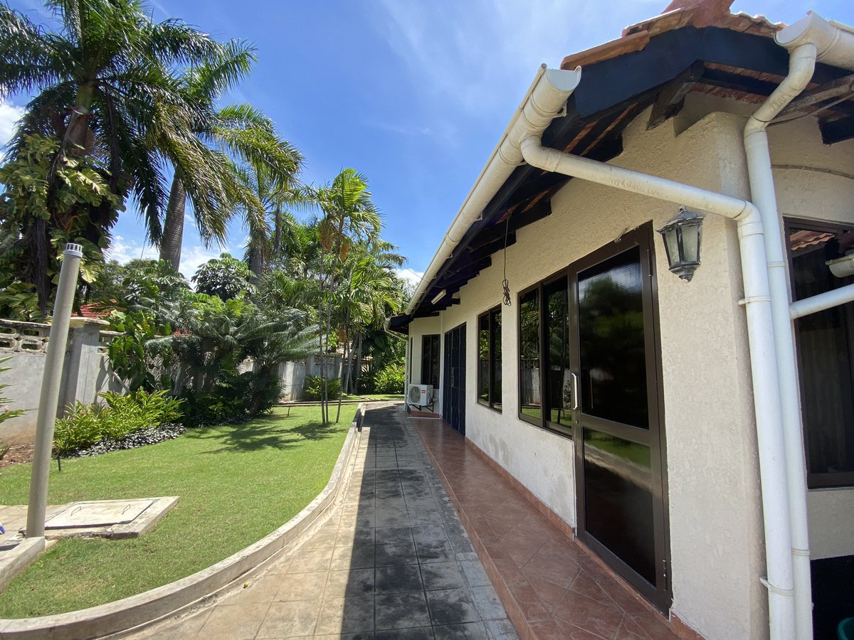exploregh's tweet photo. RT @manuelbalama: RT @hade_travel: This home in Masaki Dar es Salaam, will cost you from $68 a night.
3 bedrooms
Kitchen
Living room
Huge garden
Security
Internet π
Book with us now! - Via DM or Link on our bio. #Travel #HadeHomes #Nairobi #Sout⦠https://t.co/FaofIk4CaS