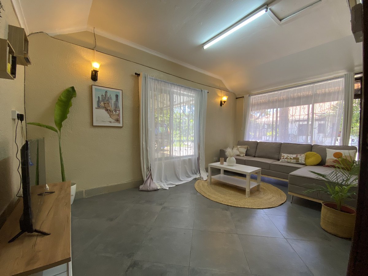 exploregh's tweet photo. RT @manuelbalama: RT @hade_travel: This home in Masaki Dar es Salaam, will cost you from $68 a night.
3 bedrooms
Kitchen
Living room
Huge garden
Security
Internet π
Book with us now! - Via DM or Link on our bio. #Travel #HadeHomes #Nairobi #Sout⦠https://t.co/FaofIk4CaS