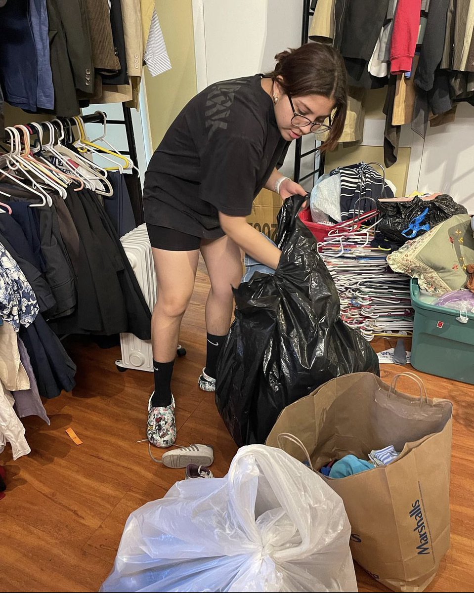 DunbarHSDC's tweet photo. Today Laura Chicas, a senior in Ms. Barber’s class, was able to use the city as her classroom by volunteering at S.O.M.E. ! Here at Dunbar we plan to continue serving our community as we #rethinkhighschool. 🔴⚫️
#EverydayAtDunbar #WeWorkForKids https://t.co/Znb9JyMZEV