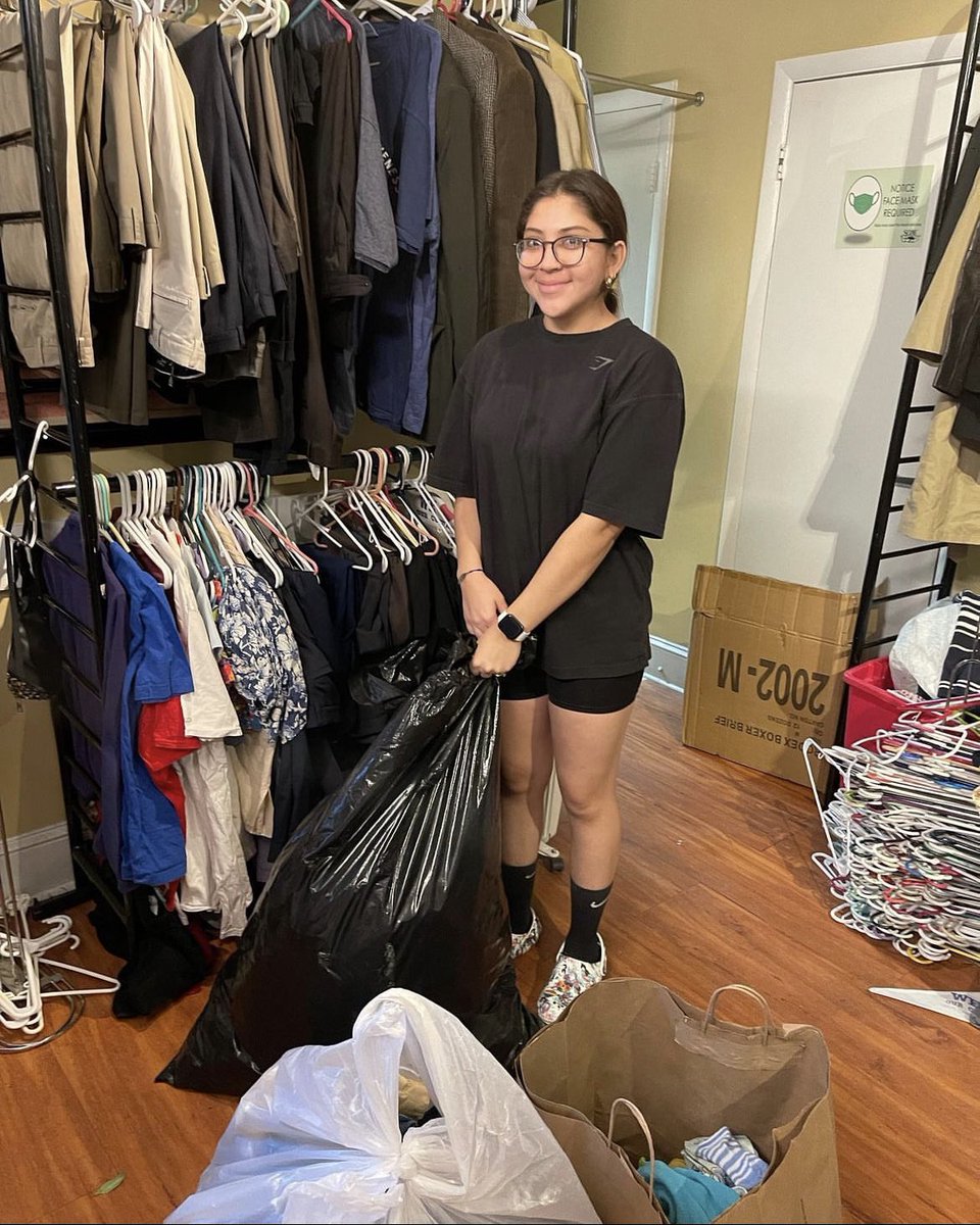 DunbarHSDC's tweet photo. Today Laura Chicas, a senior in Ms. Barber’s class, was able to use the city as her classroom by volunteering at S.O.M.E. ! Here at Dunbar we plan to continue serving our community as we #rethinkhighschool. 🔴⚫️
#EverydayAtDunbar #WeWorkForKids https://t.co/Znb9JyMZEV