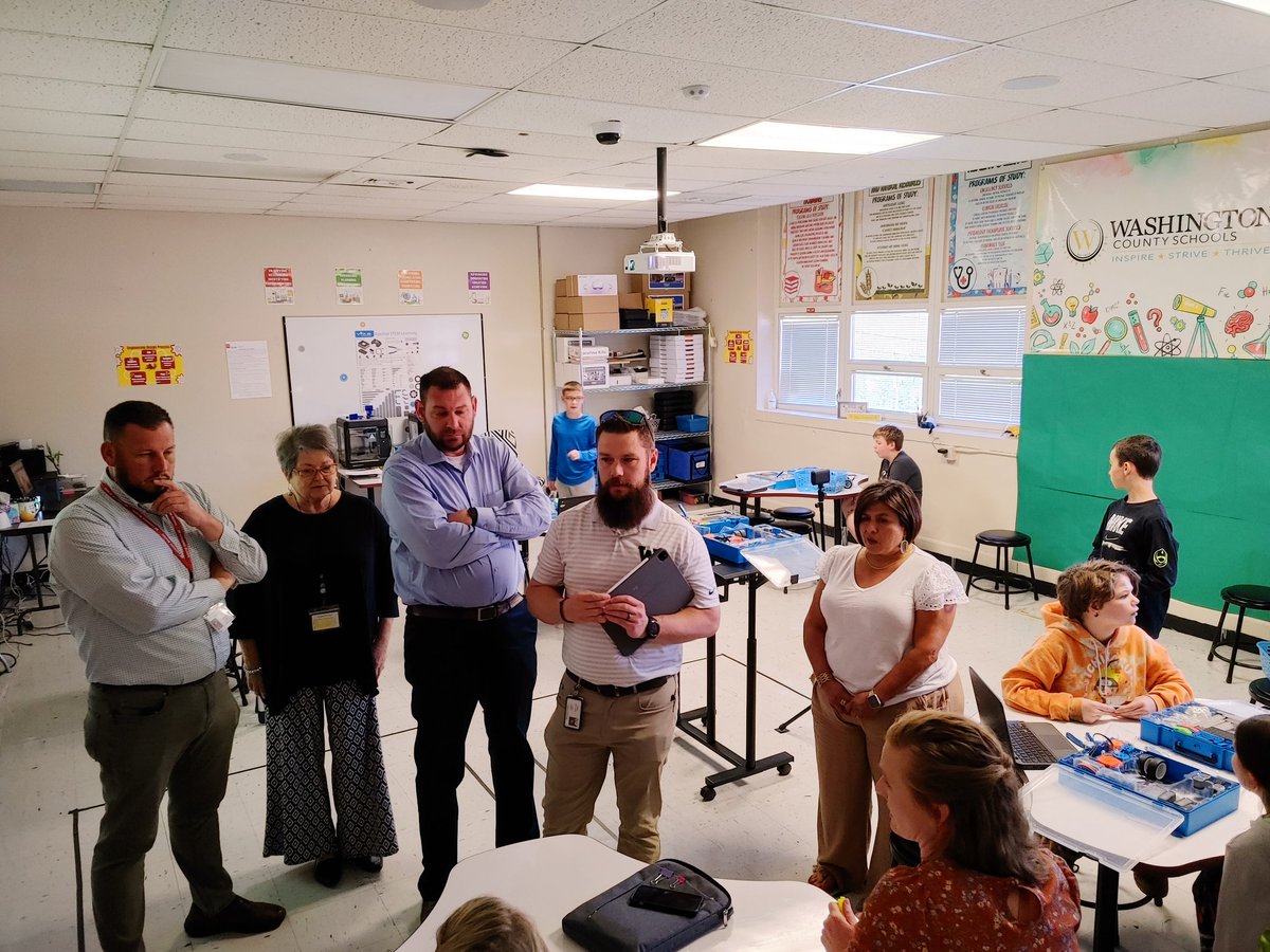 SSSGamecocks's tweet photo. Amazing @NF_STEMLD connection today with Washburn School from Grainger County. They are designing a CTE/STEM Lab at their school for student access and engagement. Powerful team of leaders with a fresh vision!! Empowered to Solve Problems!! https://t.co/UGdnempCtn