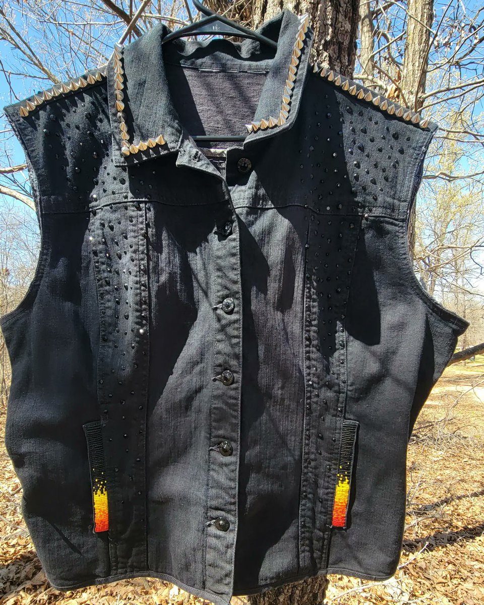altrn8v_'s tweet photo. KISS Custom Denim Vest- Size women's XL/Men's L.
•
Highest bid at: $55
•
(Place bids in comments) https://t.co/JxEHI73xdB
