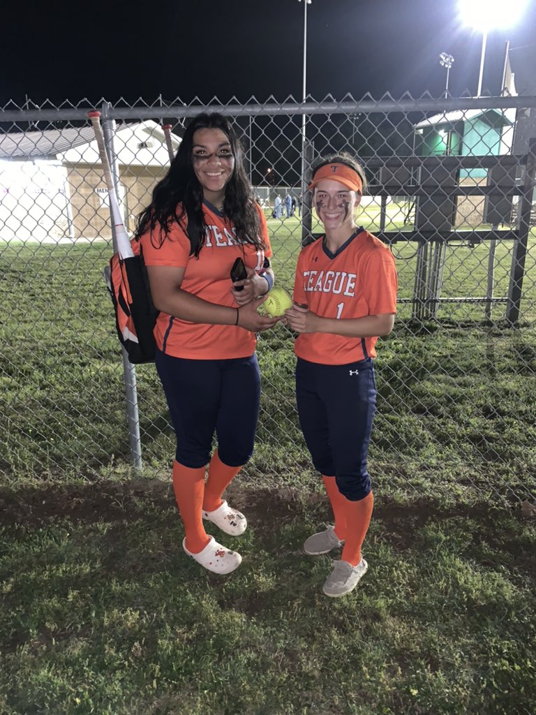 teague_ladylion's tweet photo. Varsity had a slow start last night offensively, but finished with some explosives! 💥💥

@KayleeC2024_29 3-4, 2RBI, HR #14 of the season &amp; threw 13Ks
@ReeseStacks 3-4, 2RBI
@KeelyMathis1 2-4, 1RBI
@DelaineyLong 1-4, 2RBI, in the park HR 
@CateSatterwhite 1-3
@denham_hunt 1-4 https://t.co/jqQeuFkeUD