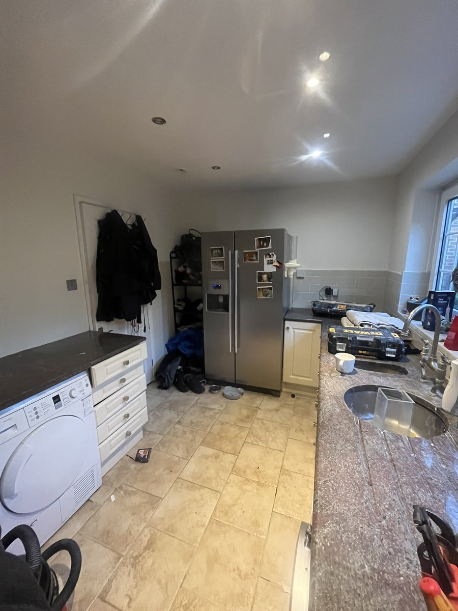 di_pro1's tweet photo. ⚠️ Utility room before & after’s ⚠️
-
-
-
#utilityroom #kitchendesign #kitchenconversations #howdenskitchens #howdens #kitchenworktops #kitchen #utiliyroom #project #renovation #renovationproject #renovations #worktop #flooring #herringbone #trade #tradesman #everythinghouse https://t.co/OwsEw80n8O