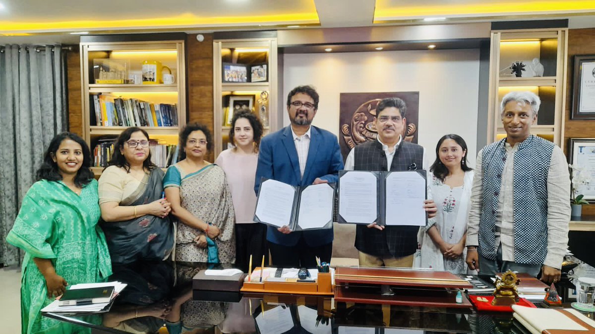 University of Lucknow on Twitter "Hon’ble Vice Chancellor signed MoU with Ashoka University."